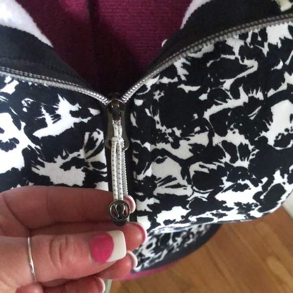Lululemon zip up like new! - Picture 8 of 10